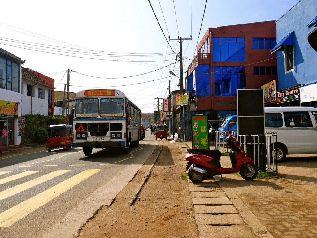Sri Lanka Hikkaduwa Bus - malindkate